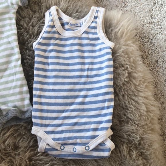 Strip baby onesie shorts and short sleeve 🌟 - Picture 3 of 5